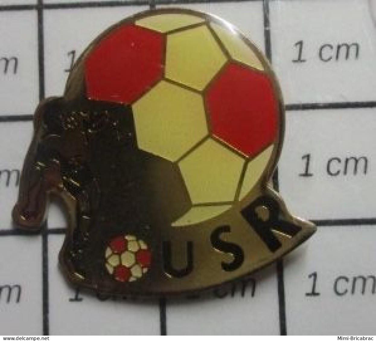 413b Pin's Pins / Beau Et Rare / SPORTS / CLUB FOOTBALL USR BALLON - Football