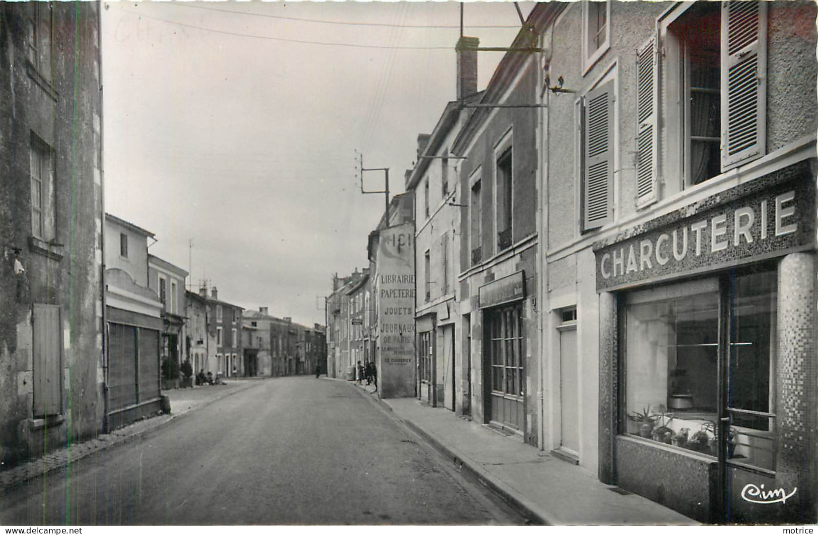 CHAMPDENIERS - Rue De Genève.(une Charcuterie) - Champdeniers Saint Denis