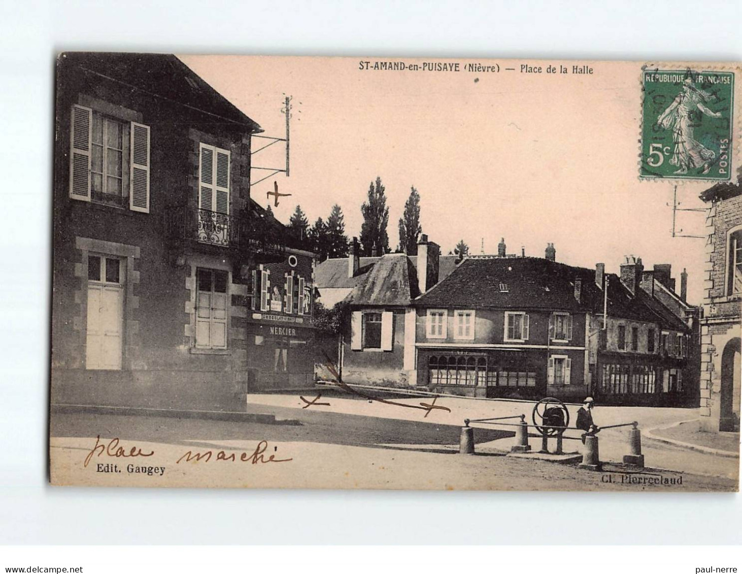 ST AMAND EN PUISAYE : Place De La Halle - Très Bon état - Saint-Amand-en-Puisaye