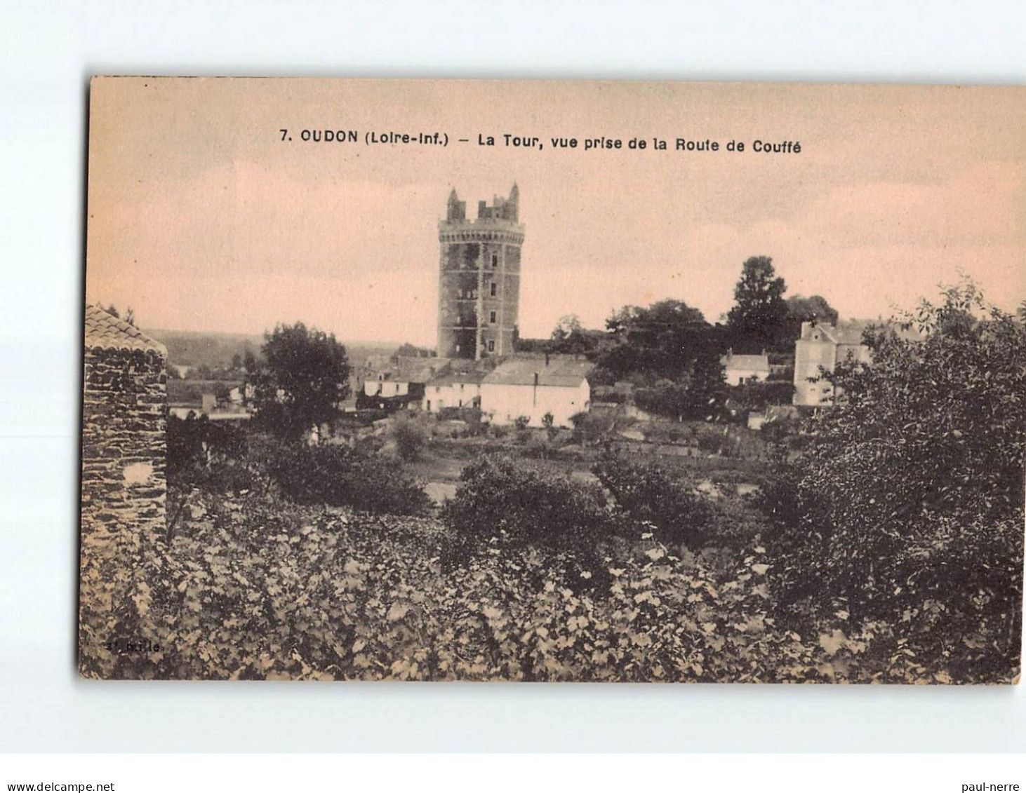 OUDON : La Tour, Vue Prise De La Route De Couffé - Très Bon état - Oudon