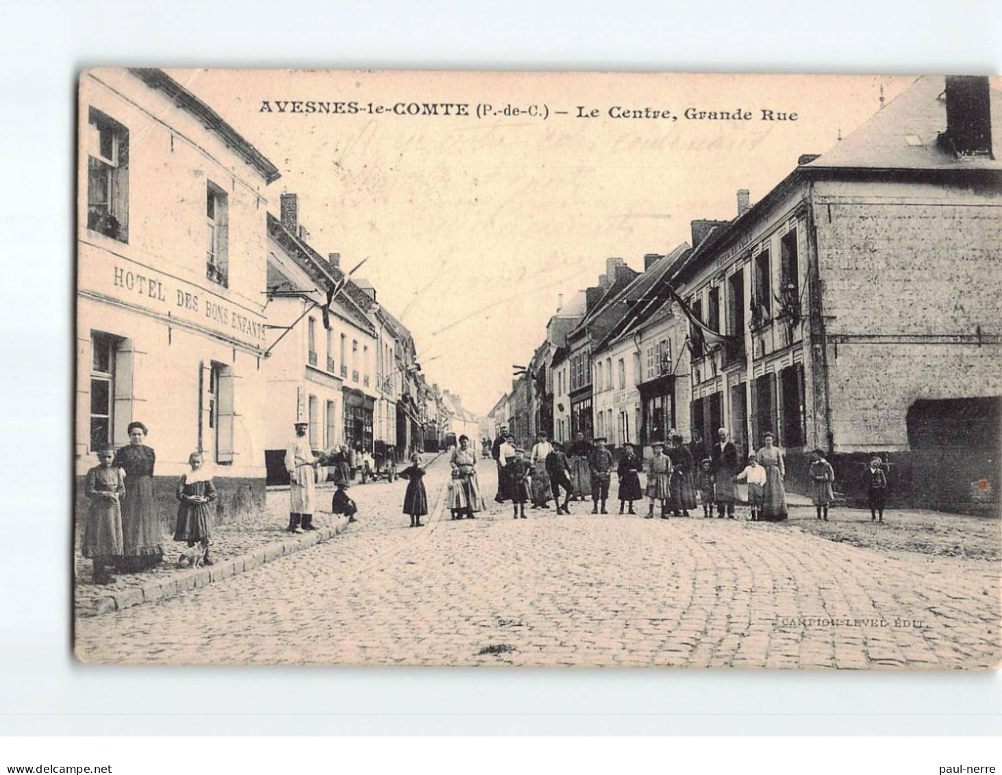 AVESNES LE COMTE : Le Centre, Grande Rue - état - Avesnes Le Comte