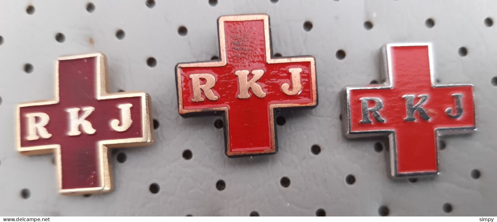 Red Cross Of Yugoslavia  RKJ Vintage Pins - Médical