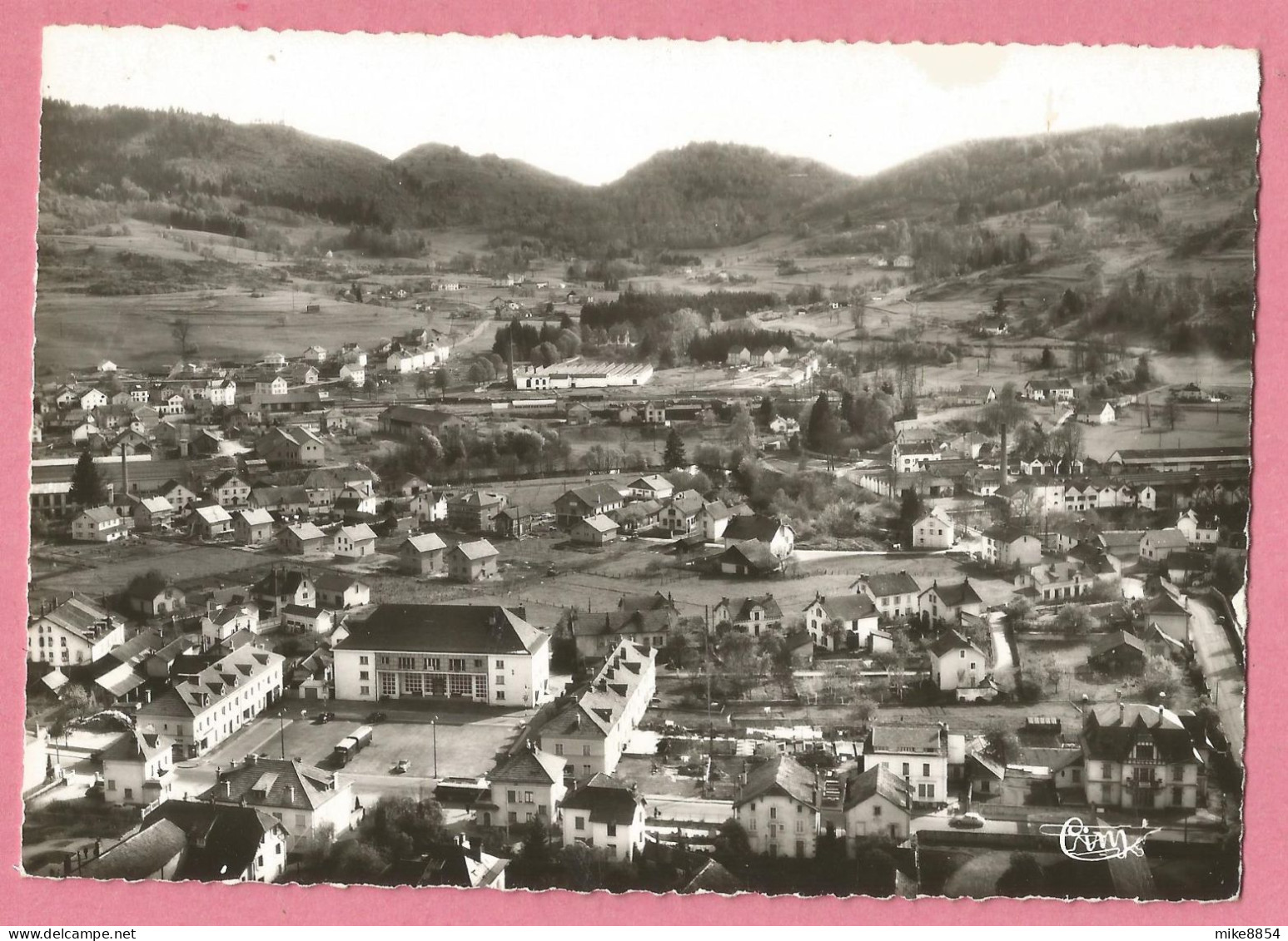 SAS1208  CPSM   LE THILLOT (Vosges)  La Mairie Et La Place Maréchal De Lattre De Tassigny - Vue Panoramique  ++++ - Le Thillot