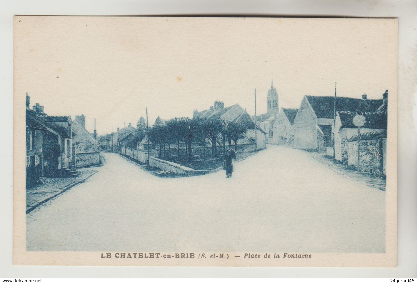 CPSM LE CHATELET EN BRIE (Seine Et Marne) - Place De La Fontaine - Le Chatelet En Brie