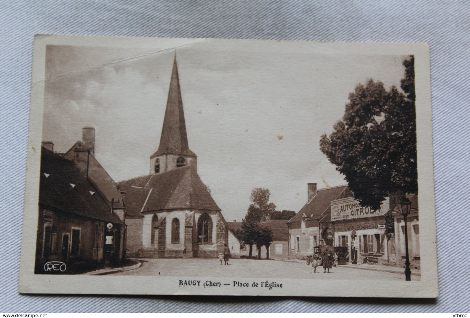 Baugy, Place De L'église, Cher 18 - Baugy