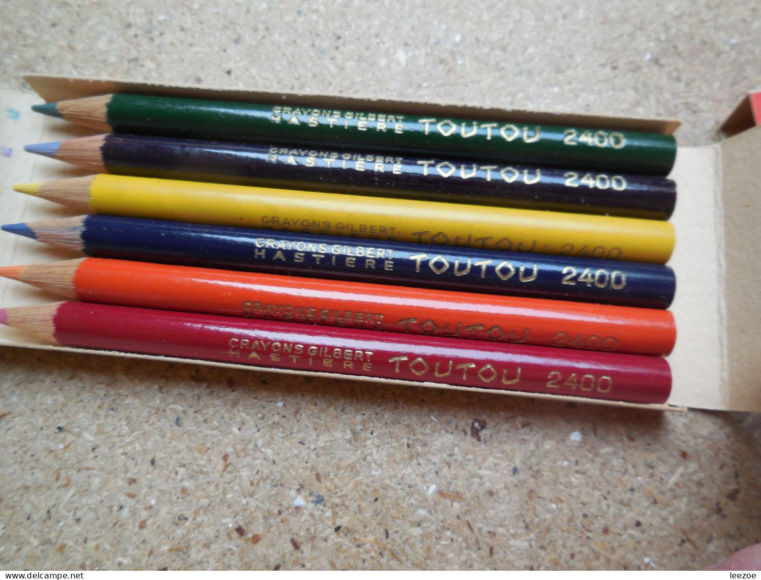 Boite Crayons COULEURS GILBERT HASTIERE 2406 Toutou.....apporte  ...........2B