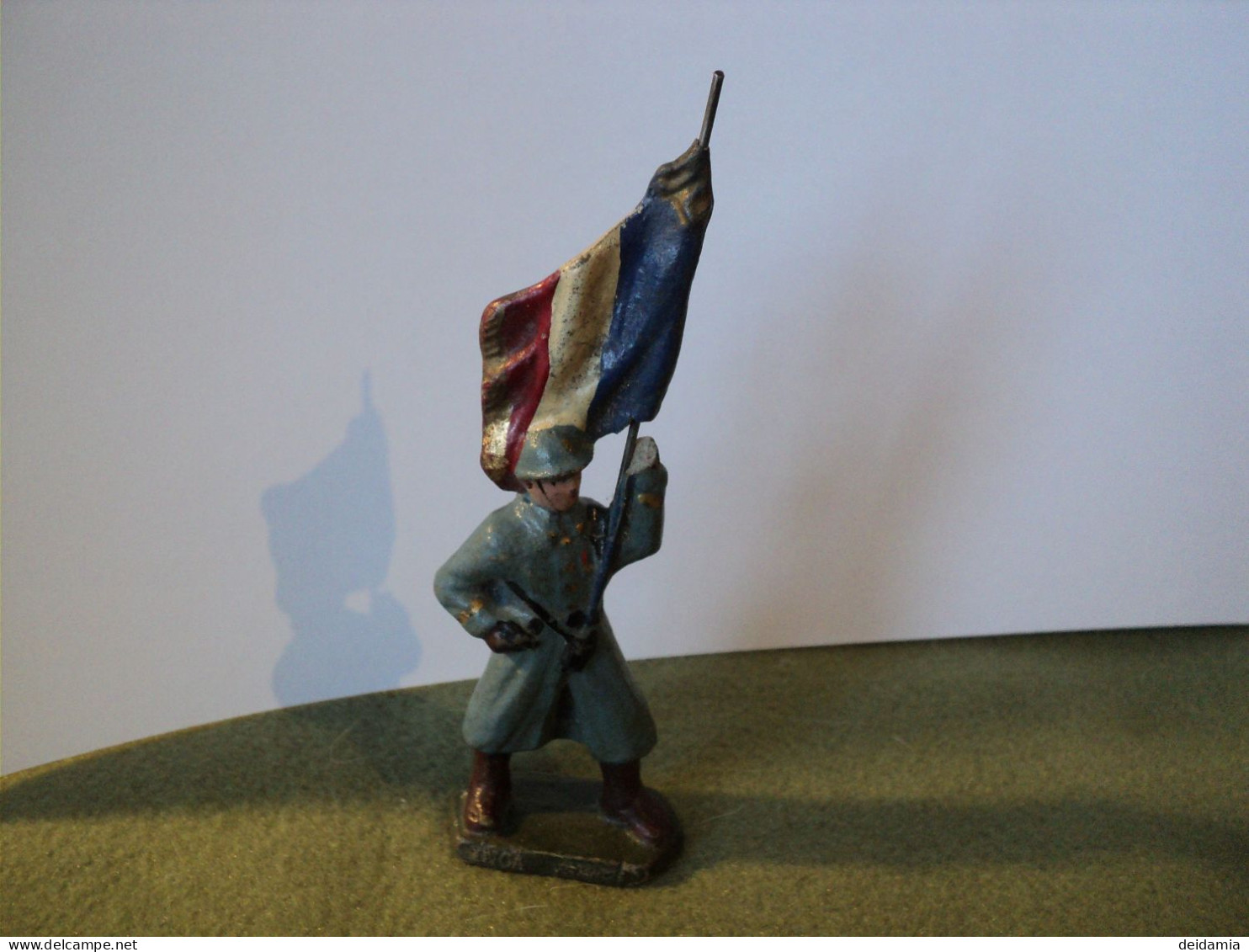 FIGURINE INCA WW1. PORTE DRAPEAU. ANNEES 1920 / 1950? - Militaires