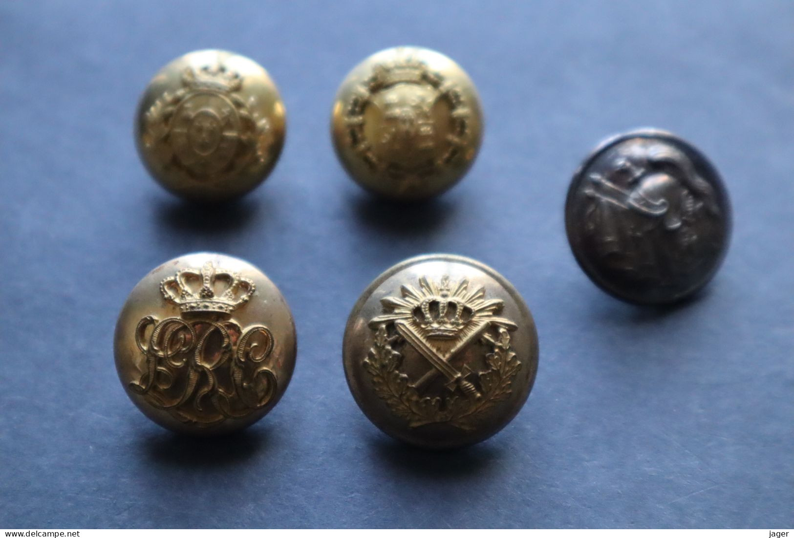 5 Boutons Anciens Avec  Couronnes Blasons Casques  Fin XIX° 5 Modèles Différents  Italie - Boutons