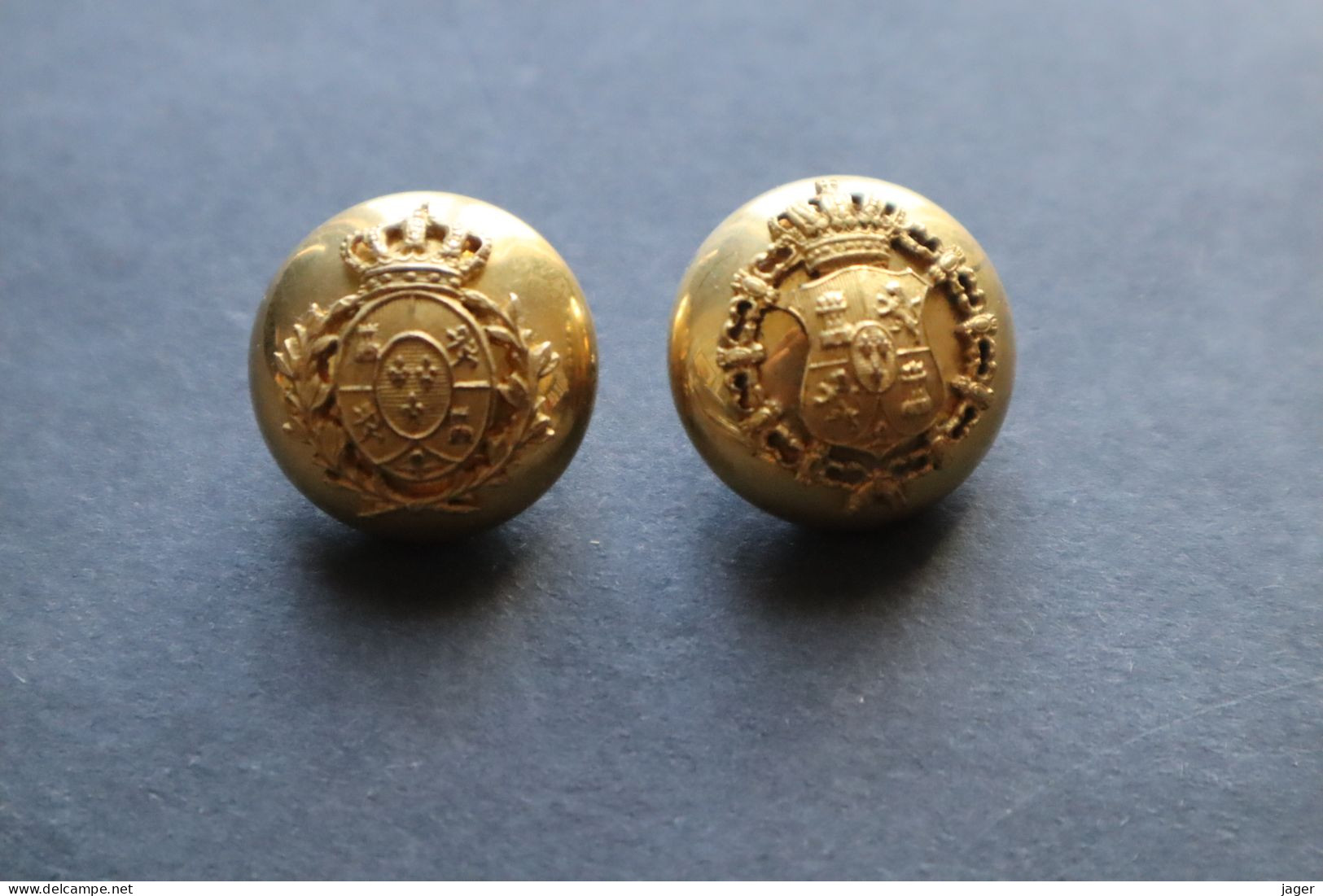 5 Boutons Anciens Avec  Couronnes Blasons Casques  Fin XIX° 5 Modèles Différents  Italie - Boutons