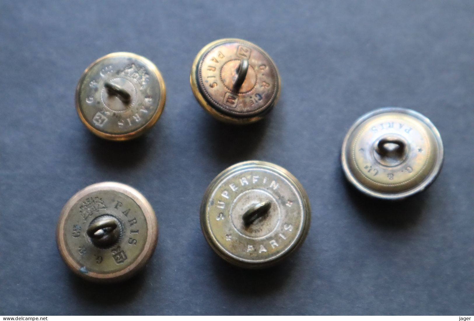 5 Boutons Anciens Avec  Couronnes Blasons Casques  Fin XIX° 5 Modèles Différents  Italie - Boutons