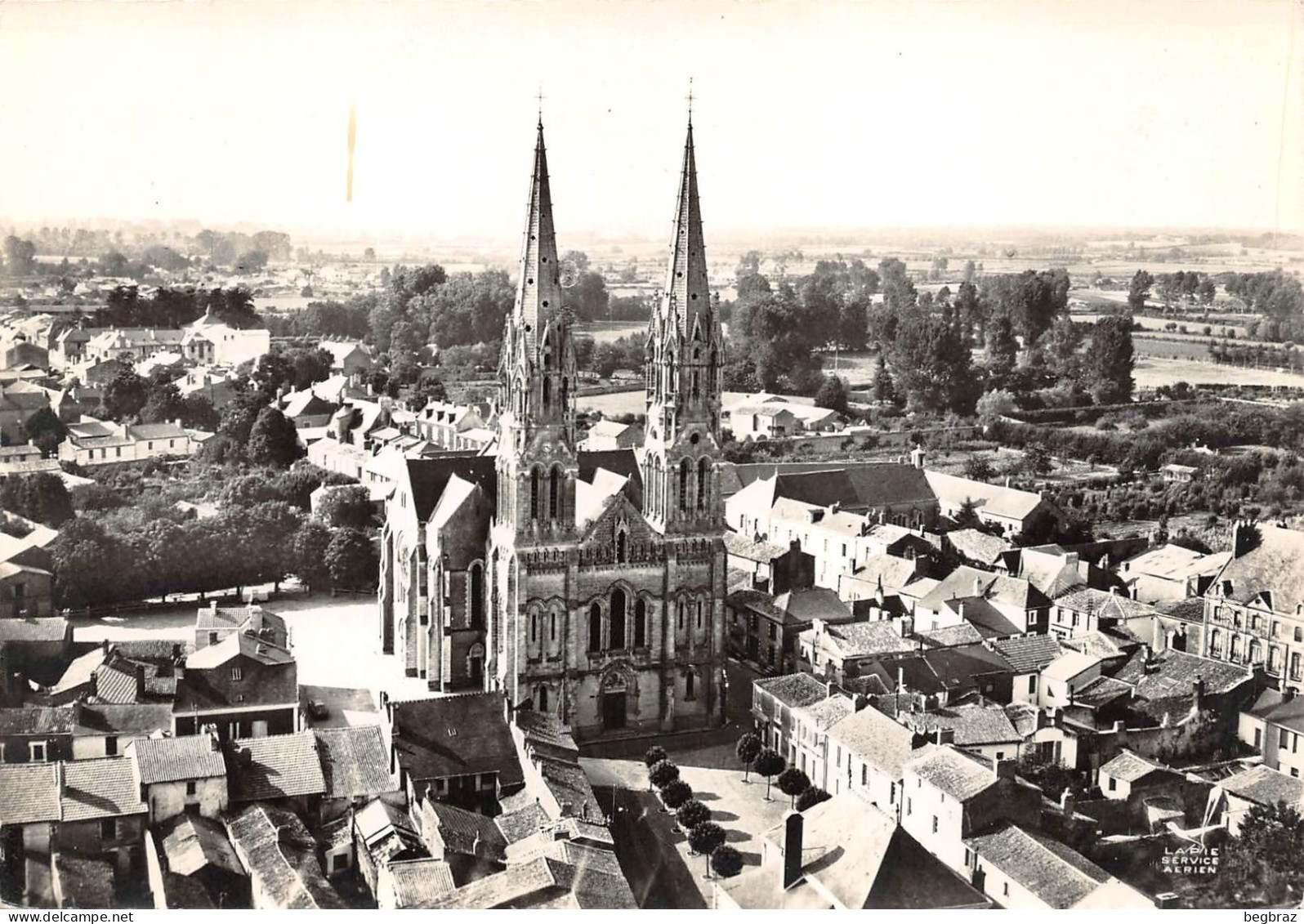 MACHECOUL    EGLISE ET BOURG - Machecoul