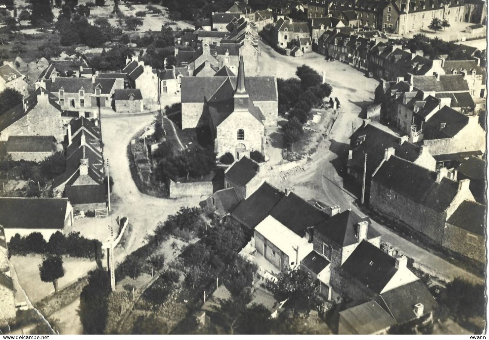 Carte Postale - En Avion Au-dessus De Créhen - Le Bourg - Créhen