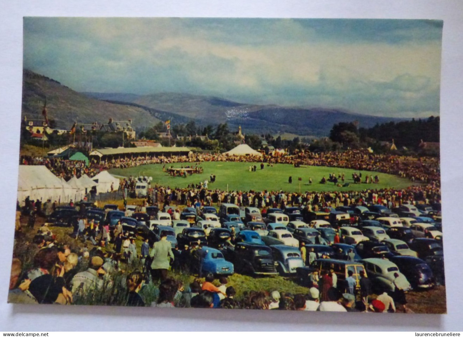 ANGLETERRE - RASSEMBLEMENT DE VOITURES ANCIENNES A ABERDEESHIRE BALMORAL ROYAL FAMILY - Voitures De Tourisme