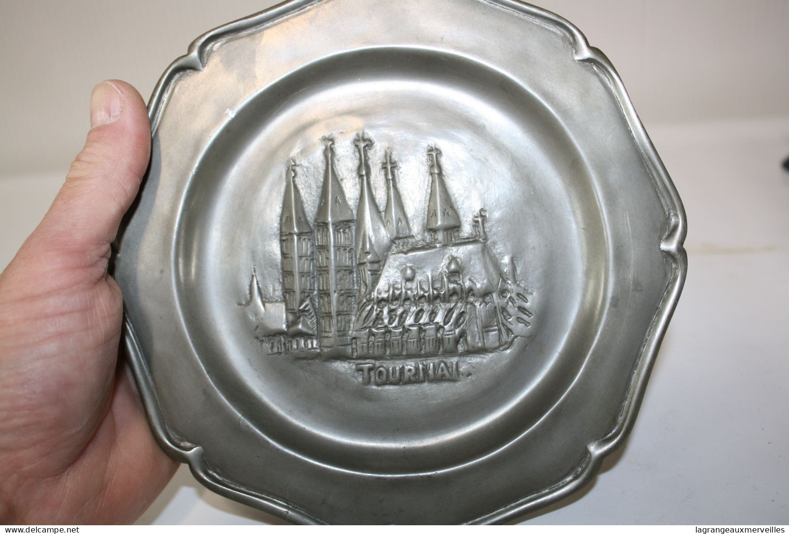 C296 Ancienne Assiette En étain - Tournai - Souvenir - Stagno