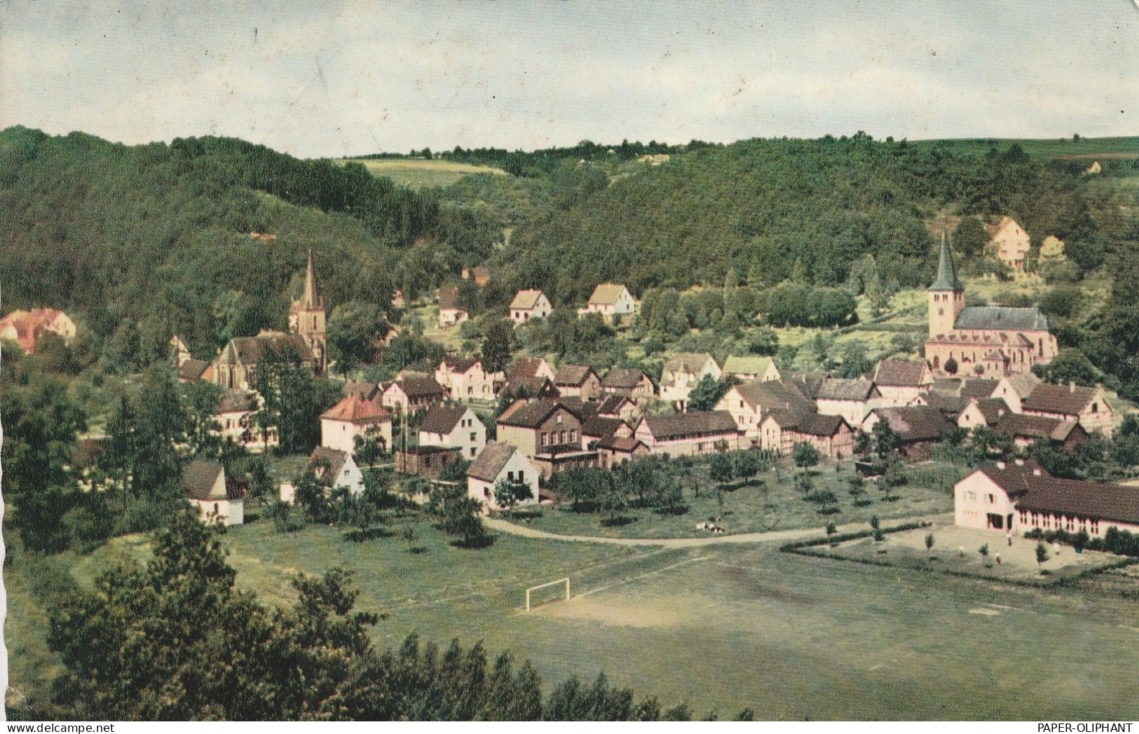 5227 WINDECK - HERCHEN, Blick über Den Sportplatz Auf Den Ort, - Windeck