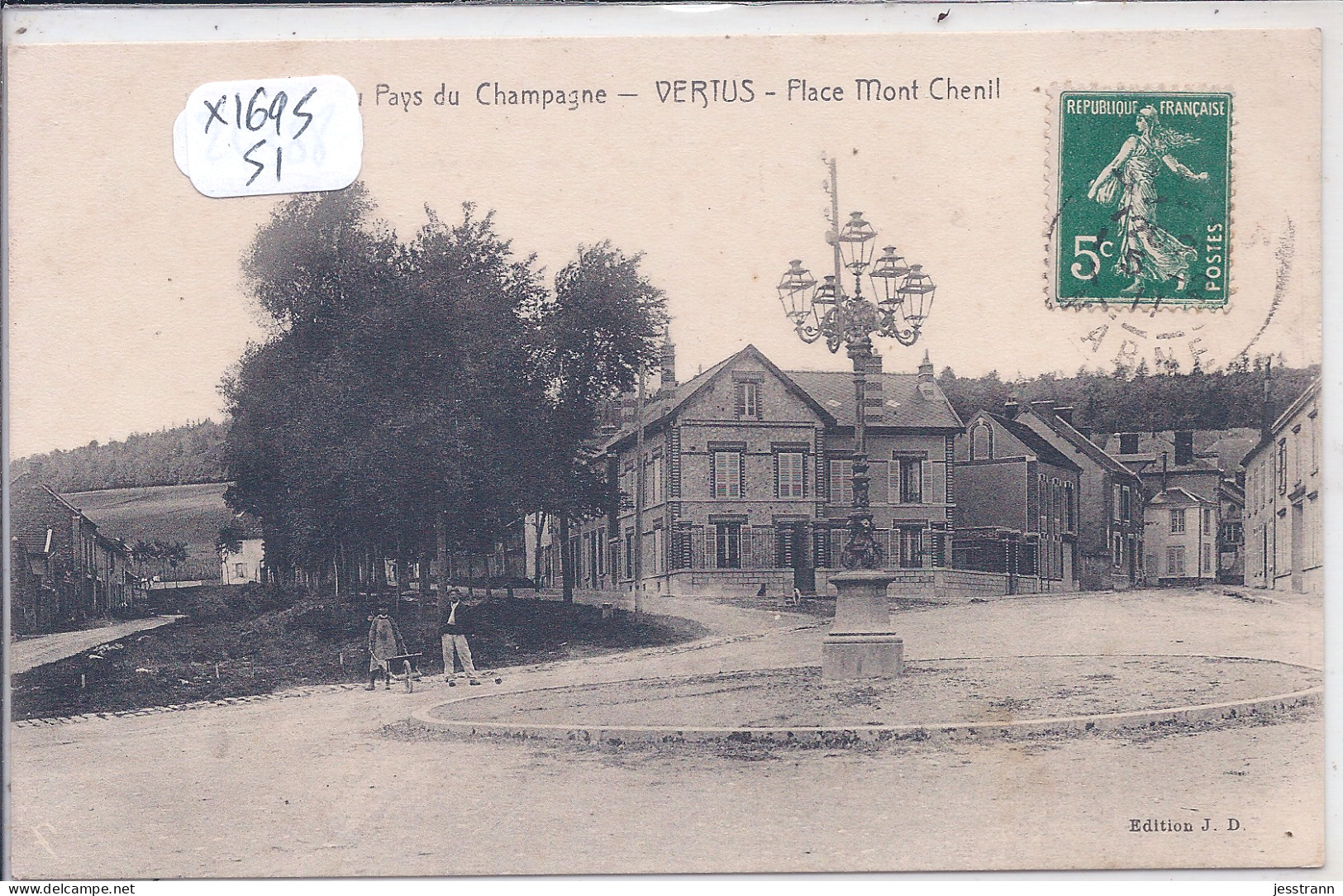 VERTUS- PLACE MONT-CHENIL - Vertus