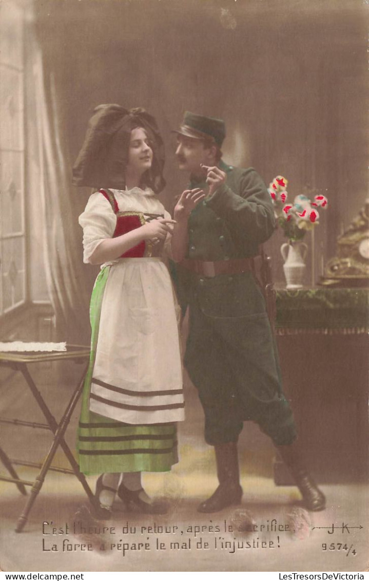 COUPLE - C'est L'heure Du Retour Après Le Sacrifice - Soldat Avec Sa Fiancée - Carte Postale Ancienne - Paare