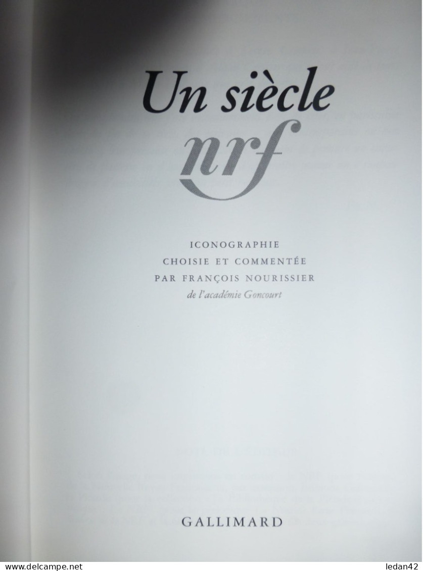 Album Pléiade 2000, Gallimard Album NRF. Comme Neuf Avec Son Boitier Et Son Rhodoïd - La Pleiade