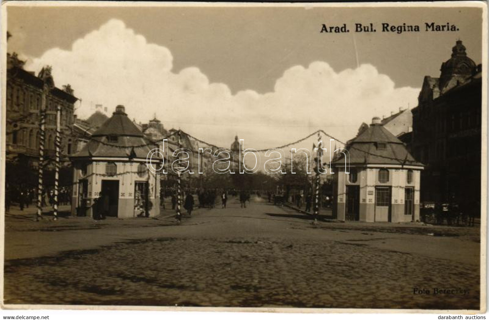 T4 1925 Arad, Bul. Regina Maria / Mária Királyné Körút, Díszkapu / Street View, Decorated Gate. Foto Bereczky Photo (vág - Ohne Zuordnung