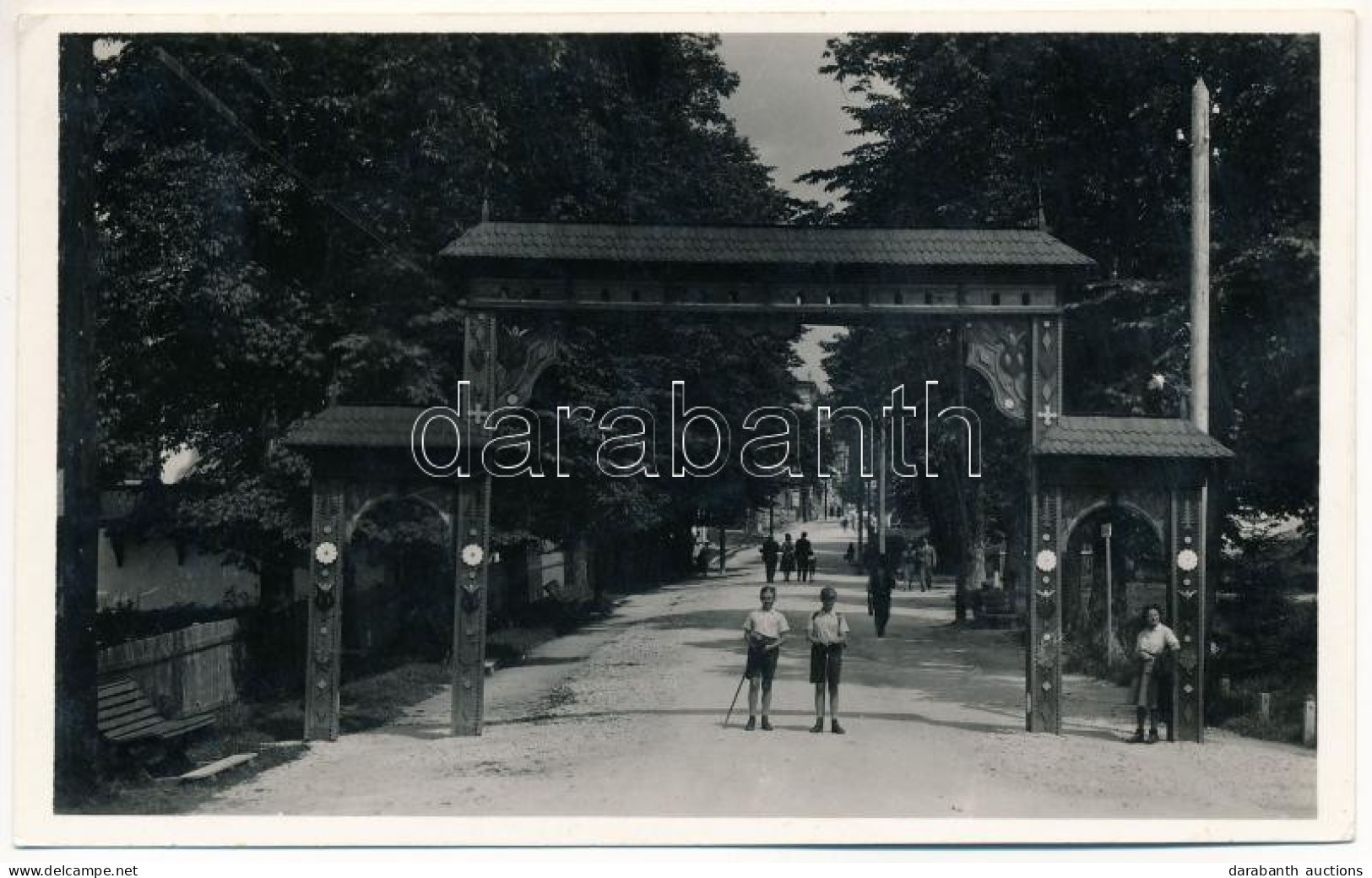 T2 1942 Borszék, Borsec; Bejárat A Fürdőtelepre. Heiter György Udvari Fényképész Eredeti Felvétele és Kiadása / Entry To - Unclassified