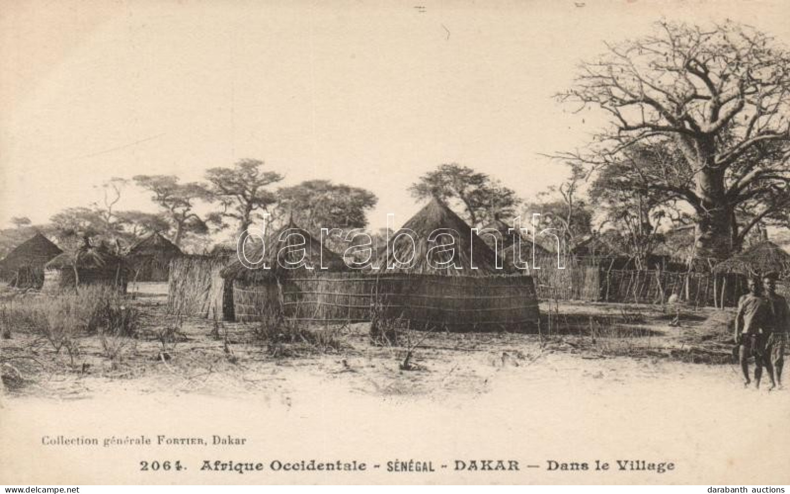 ** T2 Dakar, Dans Le Village / Indigenous Village, Folklore - Unclassified