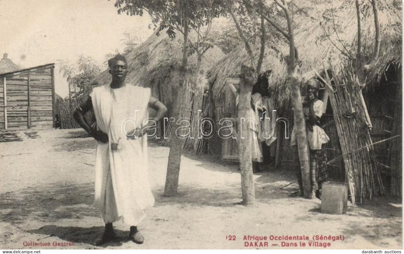 ** T1/T2 Dakar, Dans Le Village / Indigenous Village, Folklore - Non Classificati