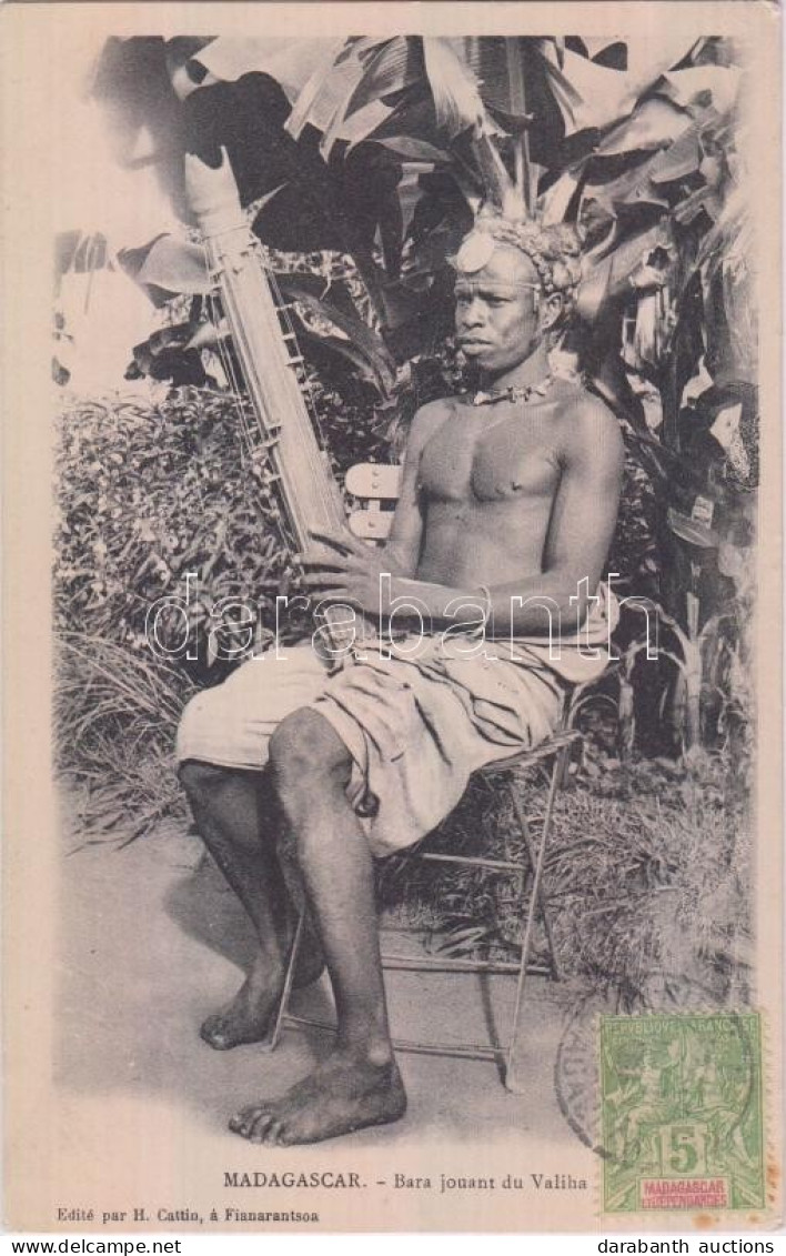 T2 1909 Bara Jouant Du Valiha / Bara Man With Valiha, Madagascar Folklore. TCV Card - Non Classés