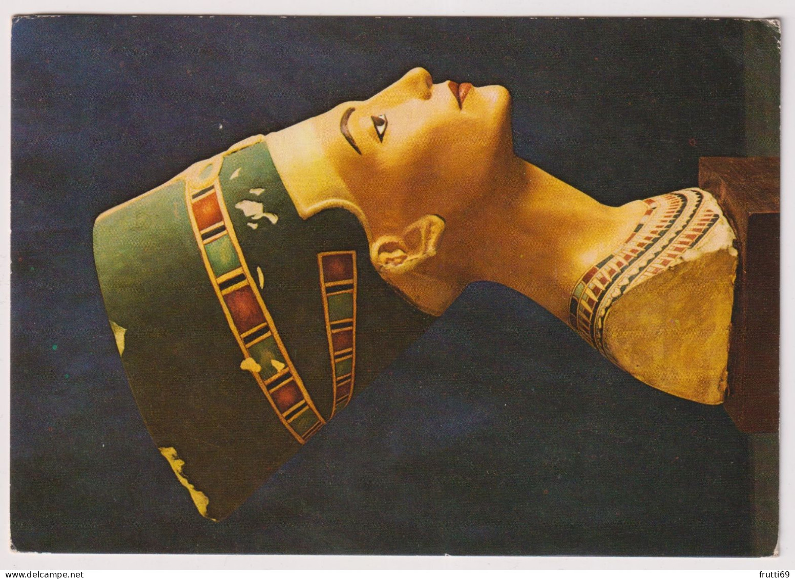 AK 198161 EGYPT - Painted Limestone Bust Of Queen Nefertiti - Musea