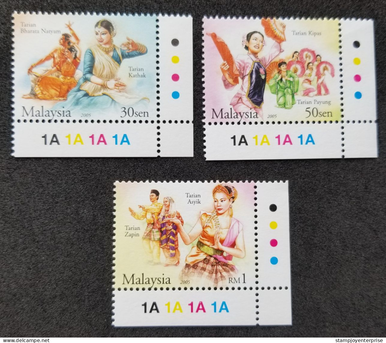 Malaysia Traditional Dance 2005 Costumes Dances Culture Attire Cloth Indian Chinese Malay Art (stamp Color) MNH - Malaysia (1964-...)