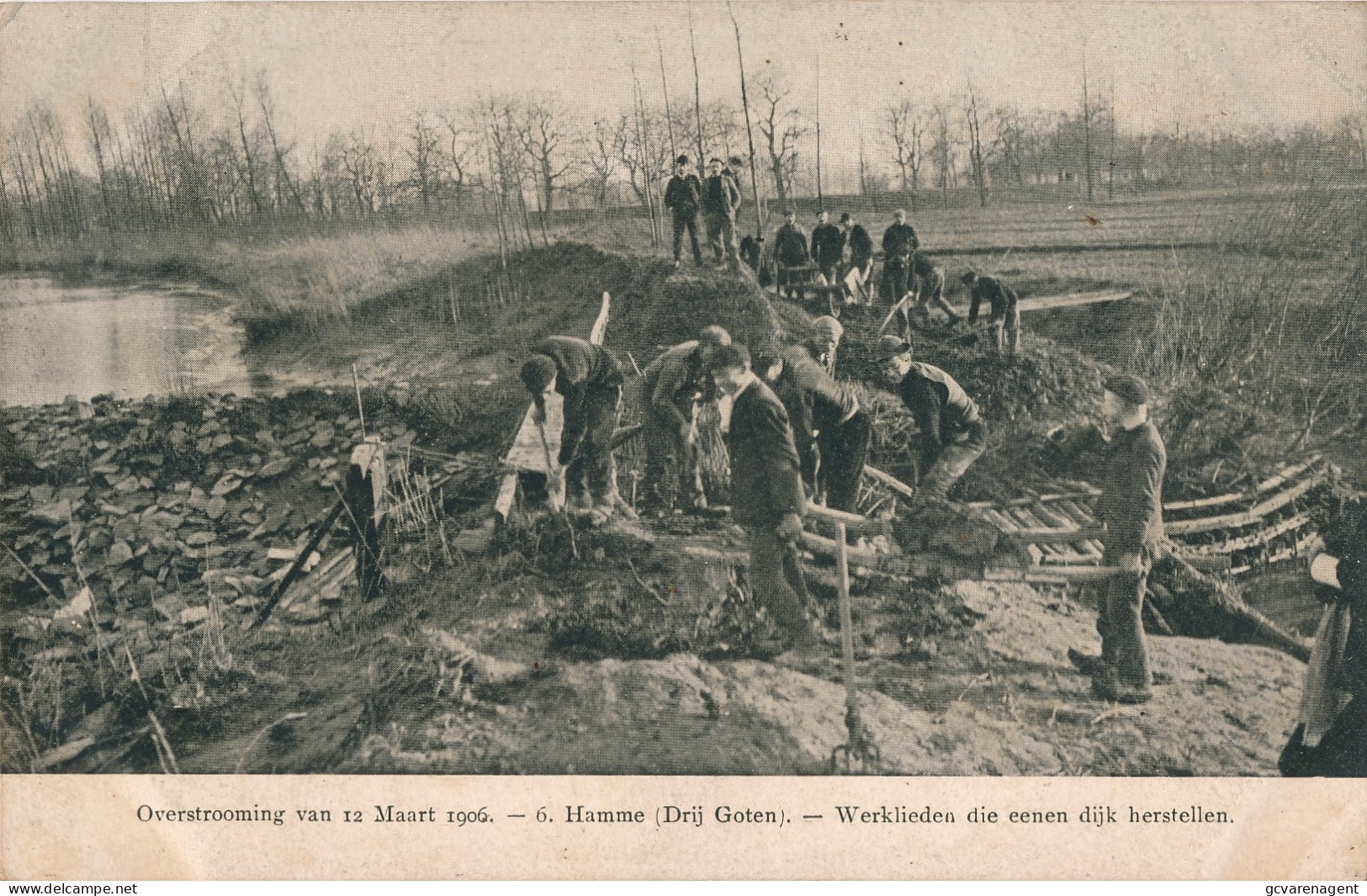 HAMME  OVERSTROOMING VAN 12 MAART 1906    WERKLIEDEN DIE EENEN DIJK HERSTELLEN         -  2 SCANS - Hamme