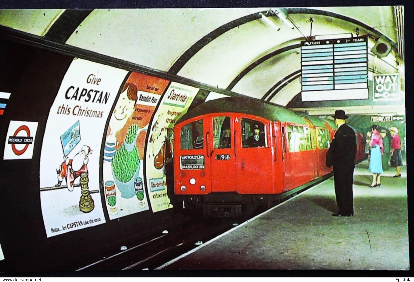 ► TUBE TRAIN Circus Station LONDON  MEtro - Métro