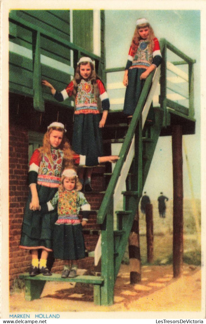 PAYS-BAS - Marken - Jeune Filles - Carte Postale Ancienne - Marken