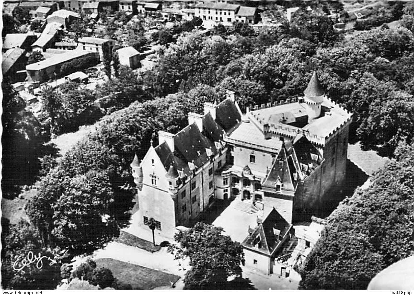 FRANCE - CPSM CHATEAUX de VILLAGES (- 6.000 h)  Lot de 15 cartes (n° 1) Dentelées Grand Format Noir et Blanc - BON ETAT