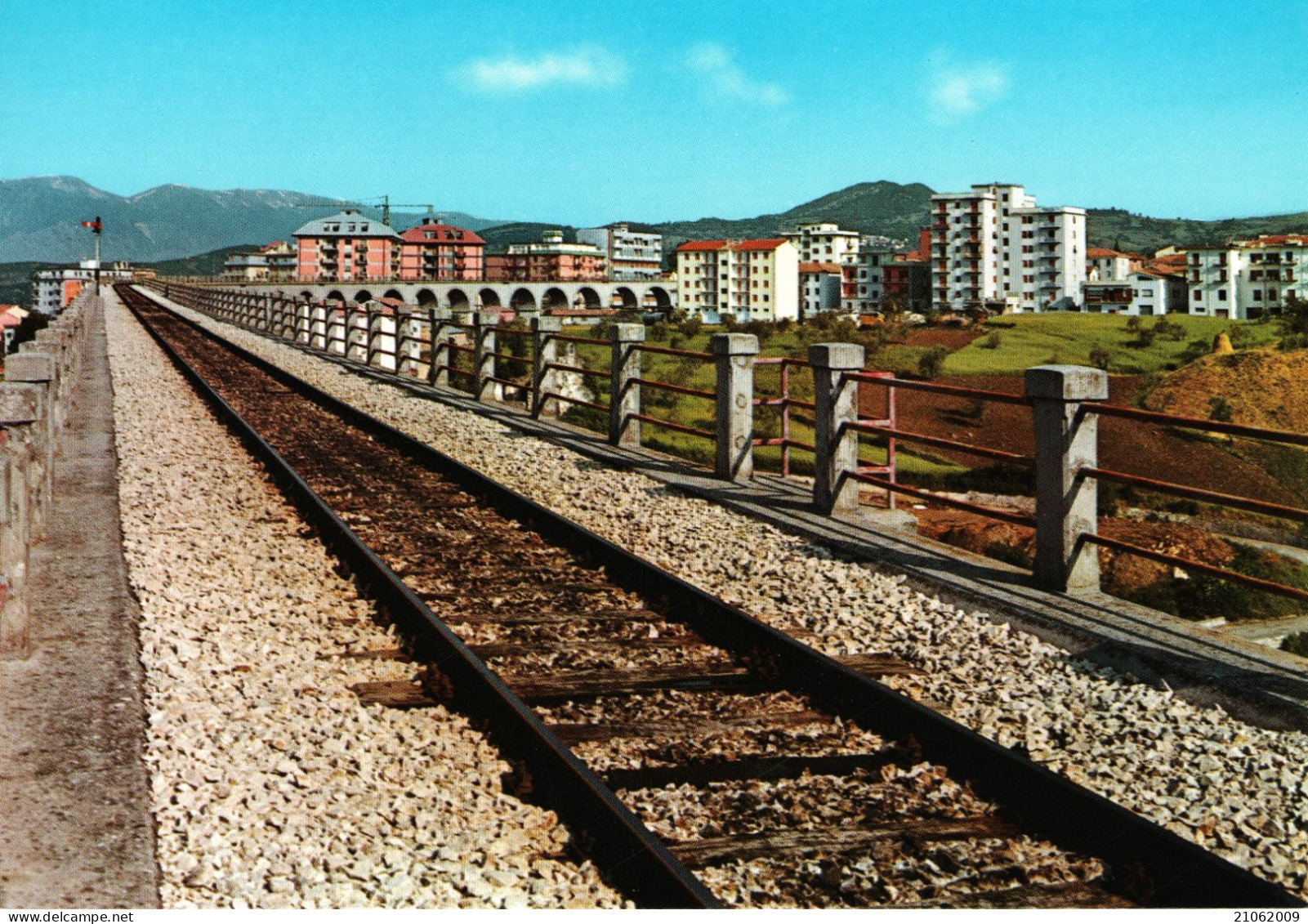 ISERNIA - SCORCIO PANORAMICO E FERROVIA: IL BINARIO DEL TRENO - NV - Isernia