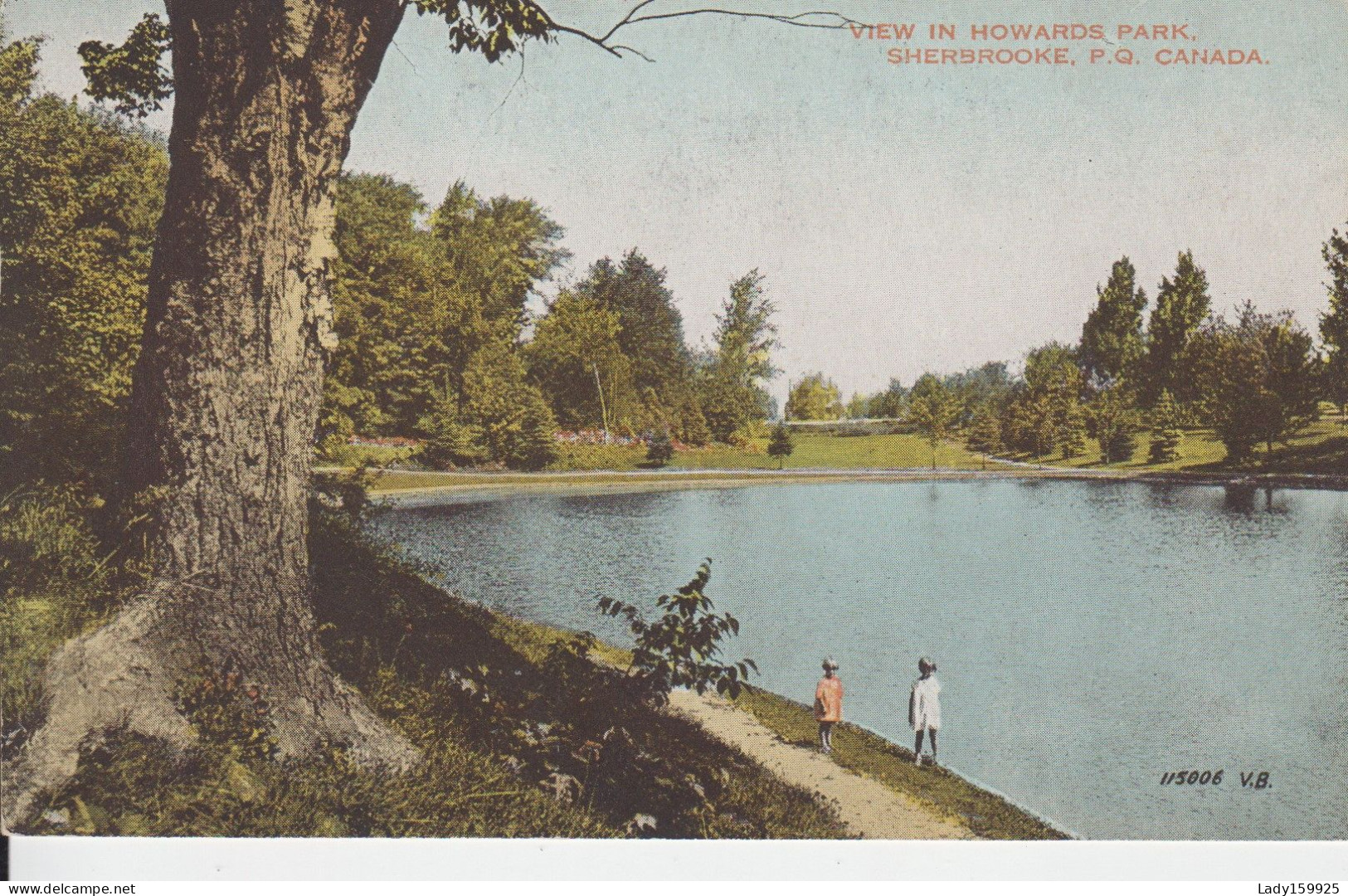 Étang Howard Park  Sherbrooke Québec Canada 2 Fillettes Se Promènent Sur Le Bord 2 Little Girls Walk Pond 2 Scans - Sherbrooke