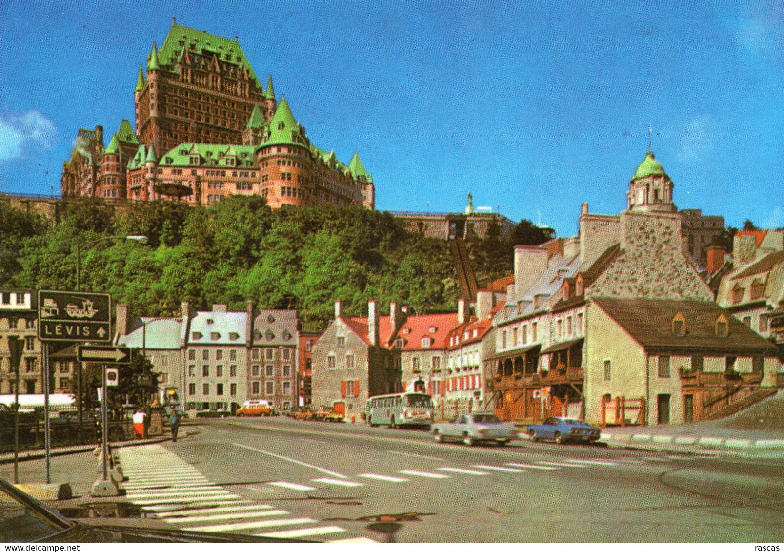 CPM - L - CANADA - QUEBEC - LE CHATEAU FRONTENAC DOMINANT LE VIEILLE BASSE VILLE ET QUELQUES MAISONS - Québec - Beauport