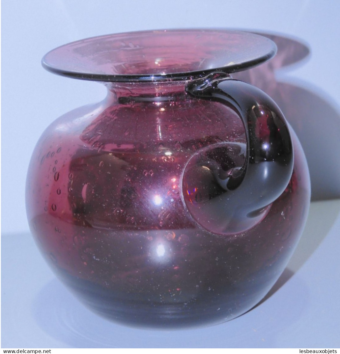 -JOLI PETIT VASE VERRE Bullé Signé  BIOT Couleur Aubergine Claire JUS GRENIER    E - Vases