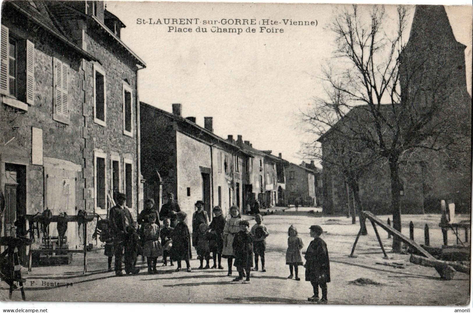 87. HAUTE-VIENNE - SAINT-LAURENT SUR GORRE. Place Du Champ De Foire. - Saint Laurent Sur Gorre