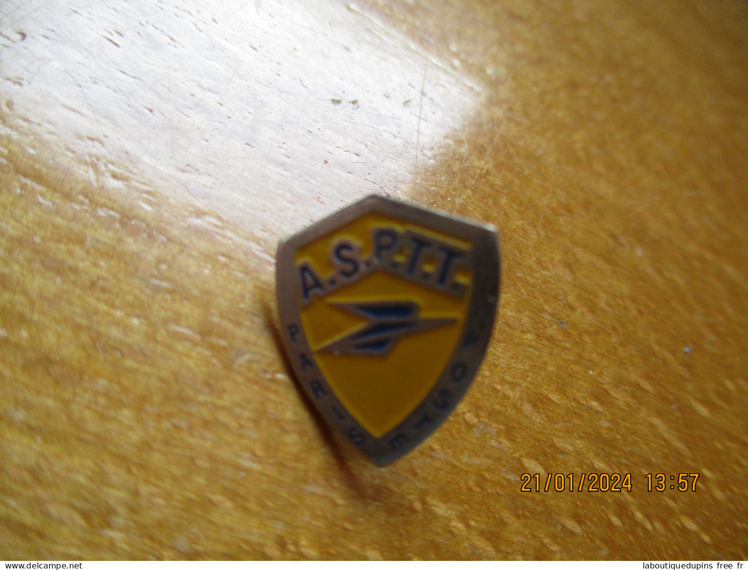 Pin's Lot 006 -- ASPTT Paris -- Dernier Vendu 02 / 2021 - Correo