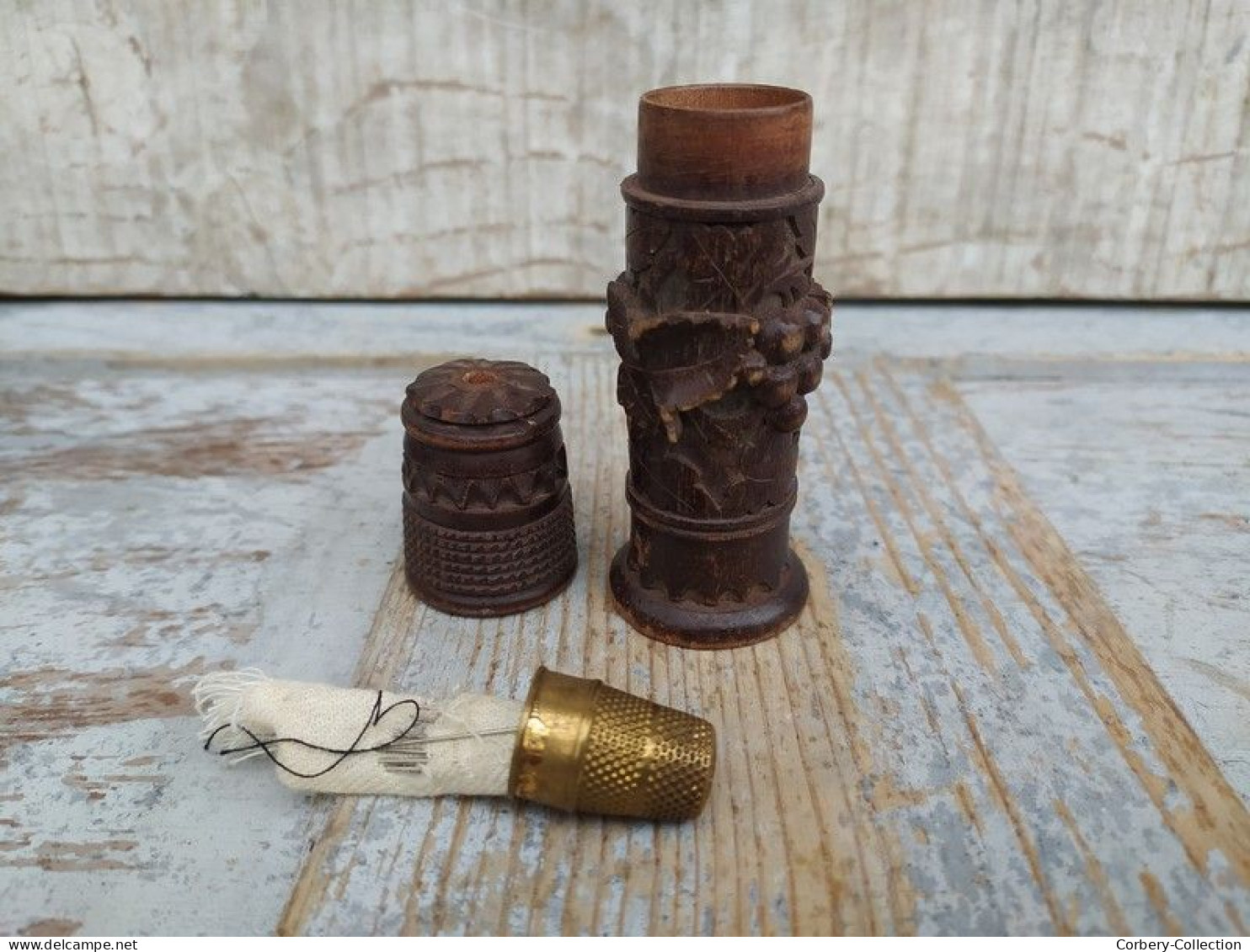 Etui à Aiguilles Bois Sculpté Forêt Noire Couture Mercerie / Black Forest Wooden Vigne Raisin - Thimbles