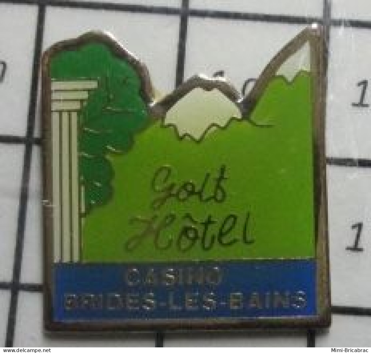 615A Pin's Pins / Beau Et Rare / JEUX / CASINO DE BRIDES LES BAINS GOLF HOTEL - Giochi