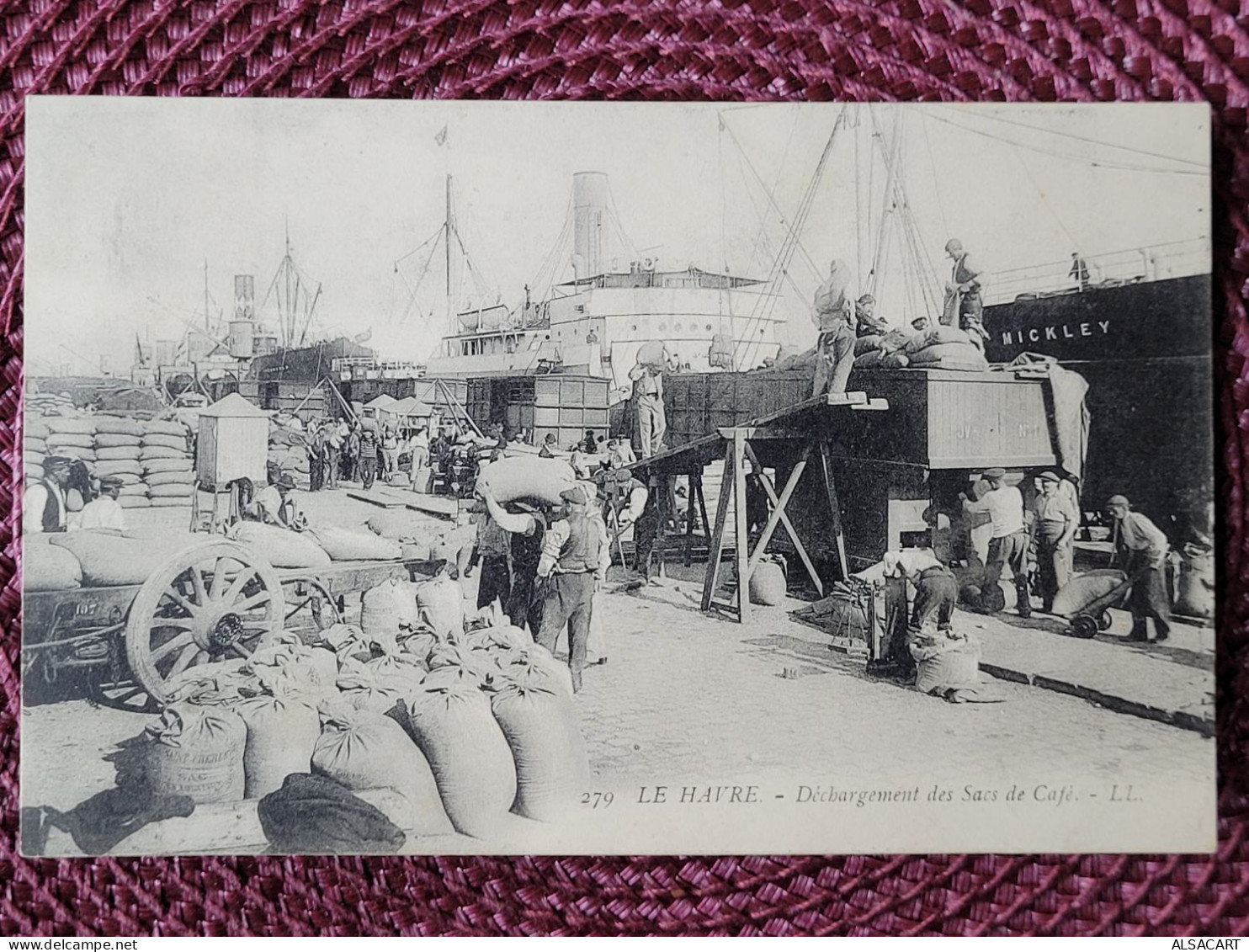 Le Havre , Déchargement Des Sacs De Café - Harbour