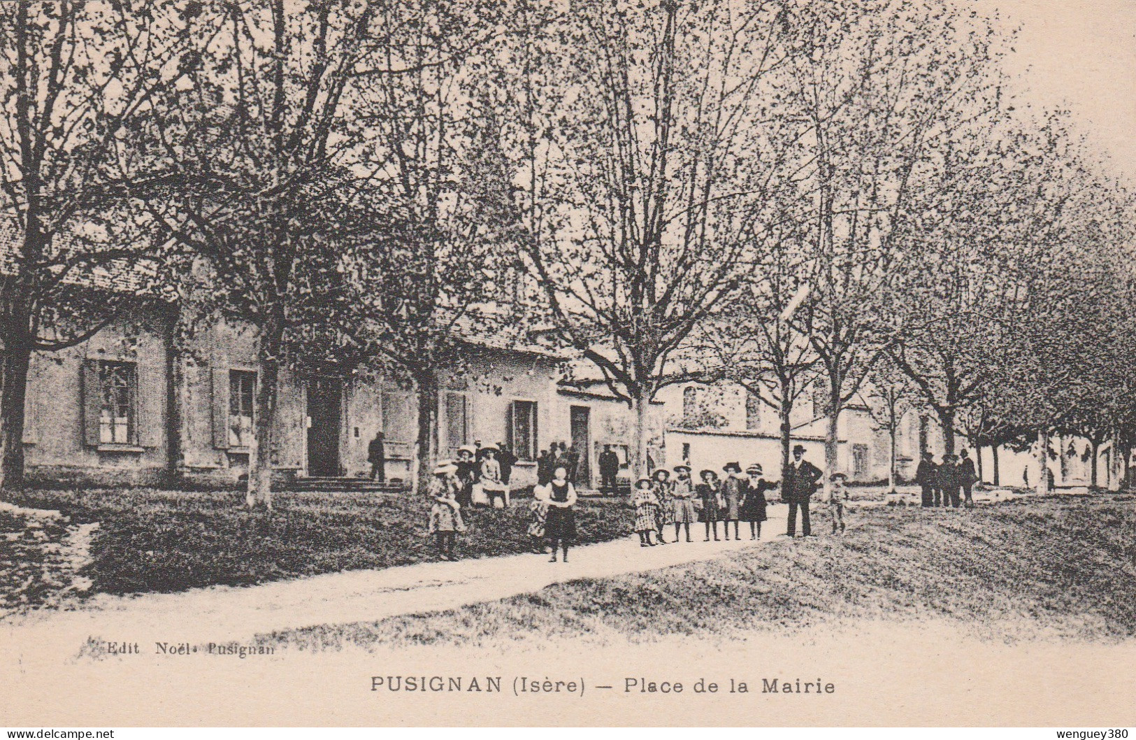 69   PUSIGNAN   JANNEYRIAS    MEYZIEU    Place De La Mairie    TB PLAN   Env. 1915.     RARE - Meyzieu