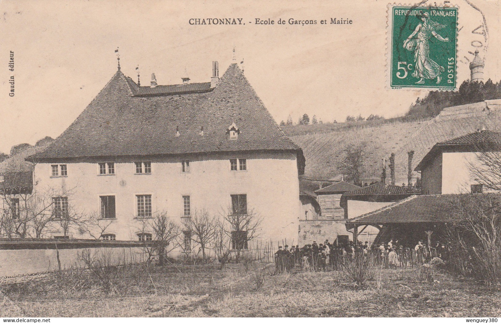 38 CHATONNAY     SAINT-JEAN-de-BOURNAY.    Ecole De Garçons Et Mairie      SUP  PLAN   Env. 1910.   RARE - Saint-Jean-de-Bournay