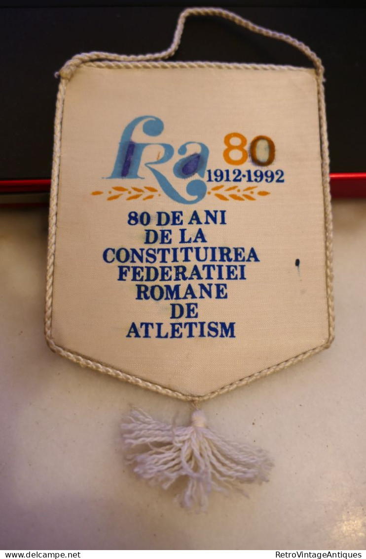 FEDERATIA ROMANA DE ATLETISM 1912-1992 80 DE ANI Fanion Sportiv Steag Sport Flag Pennant USA - Atletica