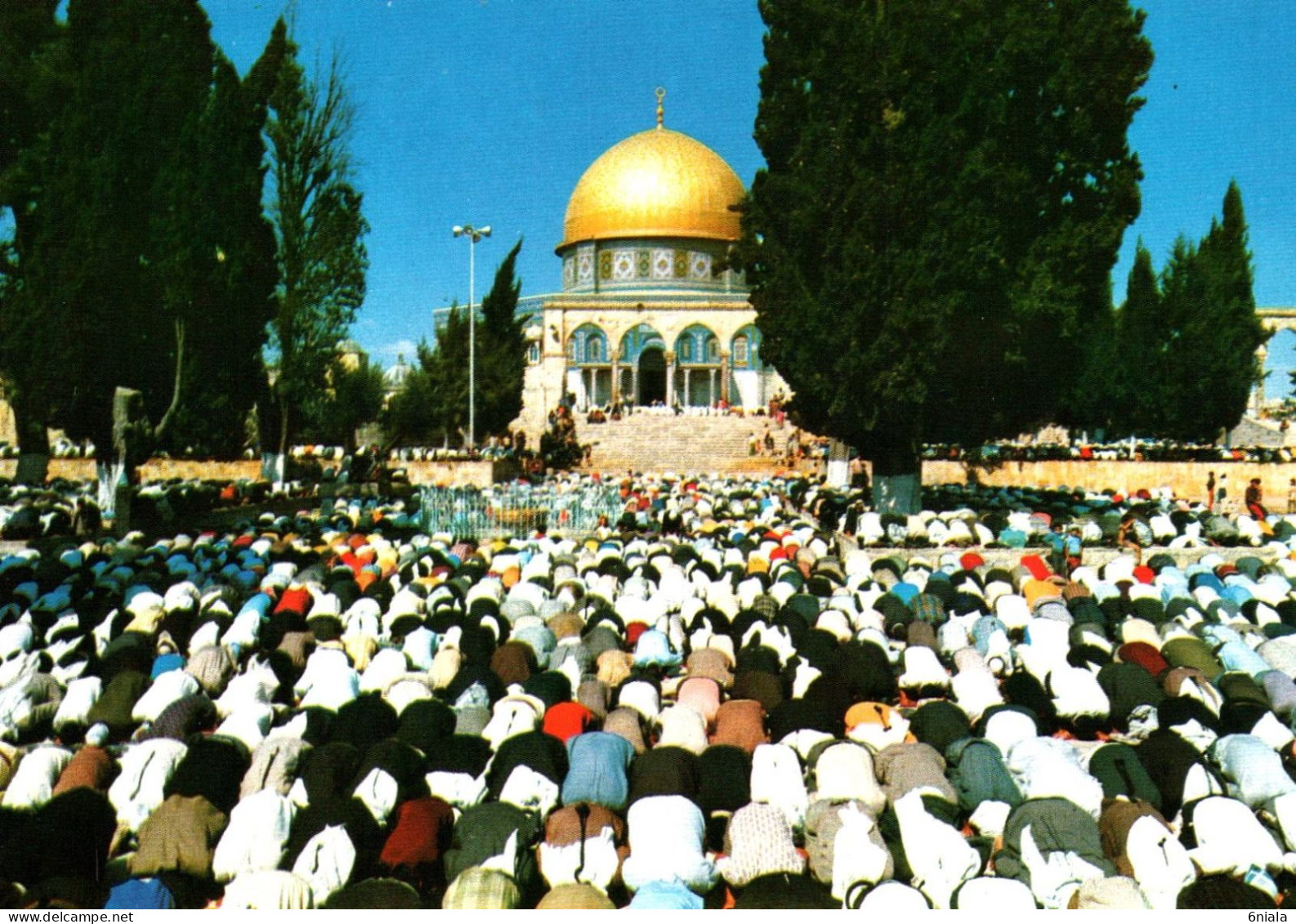 21201 JERUSALEM Moslems Praying In The Yard Of The Dome Of The Rock  Musulmans Priant Cour Du  Dome     Israël (2 Scans) - Israel