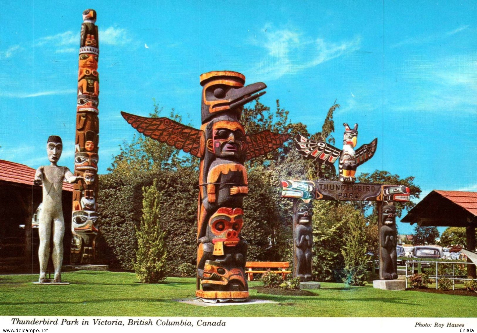 21205 VICTORIA  British Colombia  Indian Totem Poles Totems Indiens  (2 Scans) - Victoria