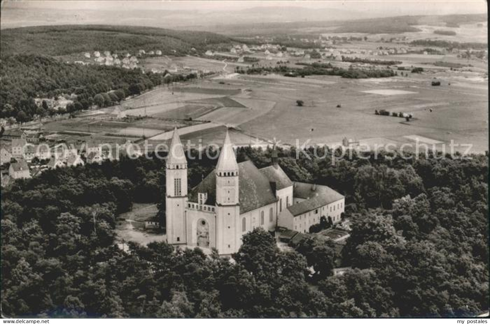 71902962 Schwandorf Wallfahrtskirche Kreuzberg Fliegeraufnahme Schwandorf - Schwandorf