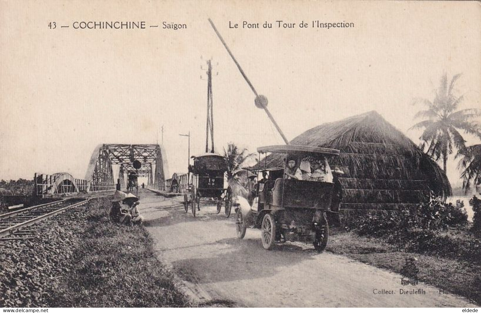 Railway With Indigenous Taxi And Car In Saigon . Calèche Indigène , Auto , Voie Ferrée Pont Inspection Passage Niveau - Opere D'Arte