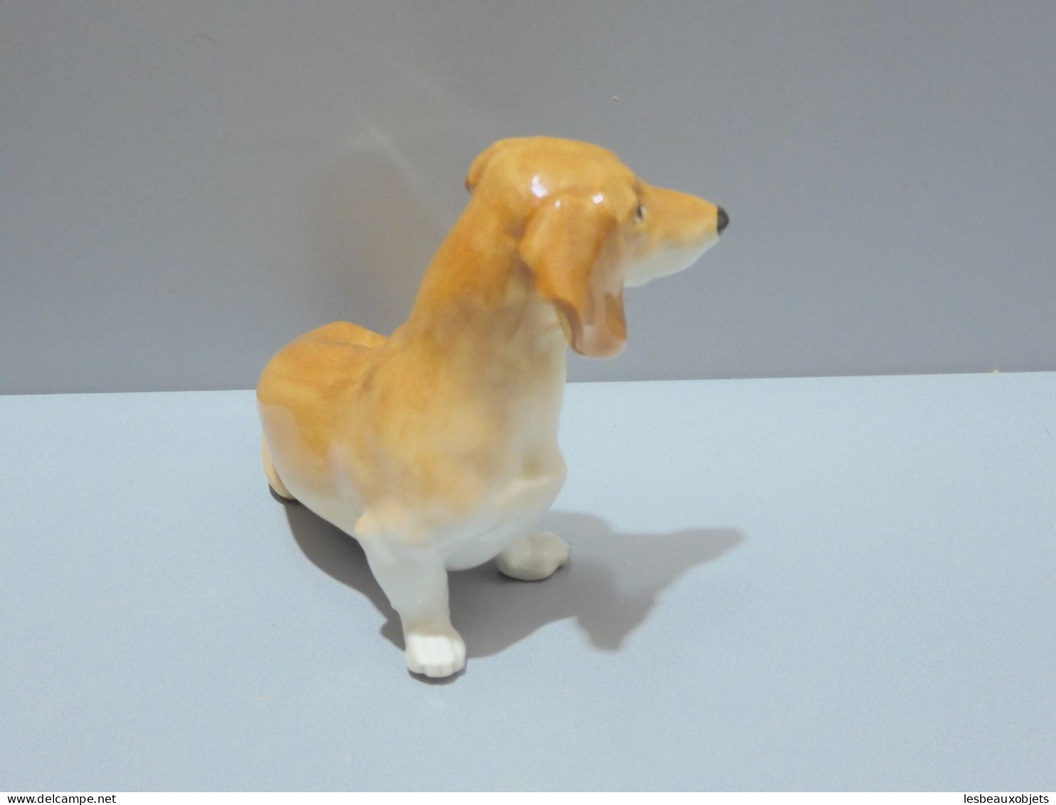 -ANCIENNE STATUETTE CHIEN TECKEL En PORCELAINE AUSTRIA WIEN COLLECTION VITRINE   E - Andere & Zonder Classificatie